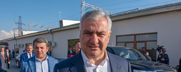 Российско-армянский предприниматель, владелец холдинга Ташир груп Самвел Карапетян на открытии отремонтированной высоковольтной подстанции Ахтанак (24 октября 2019). Еревaн - Sputnik Արմենիա