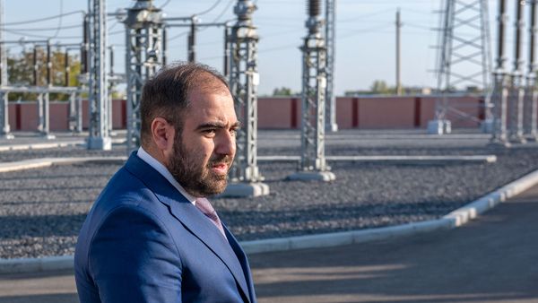 Замминистра территориального управления и инфраструктур Акоп Варданян на открытии отремонтированной высоковольтной подстанции Ахтанак (24 октября 2019). Еревaн - Sputnik Армения