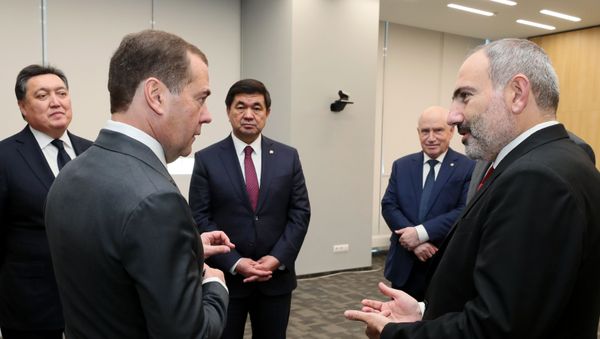 Премьер-министры Армении, России, Казахстана, Киргизии и председатель Исполнительного комитета - исполнительного секретаря СНГ перед началом заседания Евразийского межправительственного совета (25 октября 2019). Москвa - Sputnik Армения