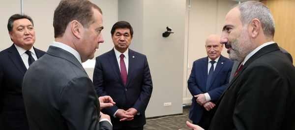 Премьер-министры Армении, России, Казахстана, Киргизии и председатель Исполнительного комитета - исполнительного секретаря СНГ перед началом заседания Евразийского межправительственного совета (25 октября 2019). Москвa Премьер-министры Армении, России, Казахстана, Киргизии и председатель Исполнительного комитета - исполнительного секретаря СНГ перед началом заседания Евразийского межправительственного совета (25 октября 2019). Москвa - Sputnik Армения