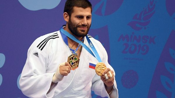 Дзюдоист Арман Адамян (Россия) во время церемонии награждения II Европейских игр (24 июня 2019). Минск - Sputnik Армения