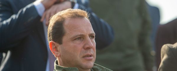 Министр обороны Армении Давид Тоноян на военном пантеоне «Ераблур» Министр обороны Армении Давид Тоноян на военном пантеоне «Ераблур» - Sputnik Армения