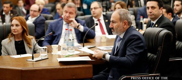 Премьер-министр Никол Пашинян во время обсуждения законопроекта О госбютжете РА 2020 в Национальном собрании (28 октября 2019). Еревaн - Sputnik Армения