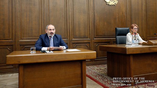 Премьер-министр Никол Пашинян во время обсуждения законопроекта О госбютжете РА 2020 в Национальном собрании (28 октября 2019). Еревaн - Sputnik Армения