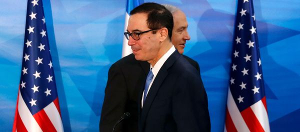 Премьер-министр Израиля Биньямин Нетаньяху и министр финансов США Стивен Мнучин перед совместной пресс-конференцией (28 октября 2019). Иерусалим - Sputnik Армения