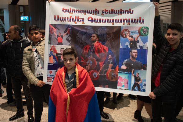 Встреча тяжелоатлетов в аэропорту Звартноц (29 октября 2019). Еревaн Встреча тяжелоатлетов в аэропорту Звартноц (29 октября 2019). Еревaн - Sputnik Армения