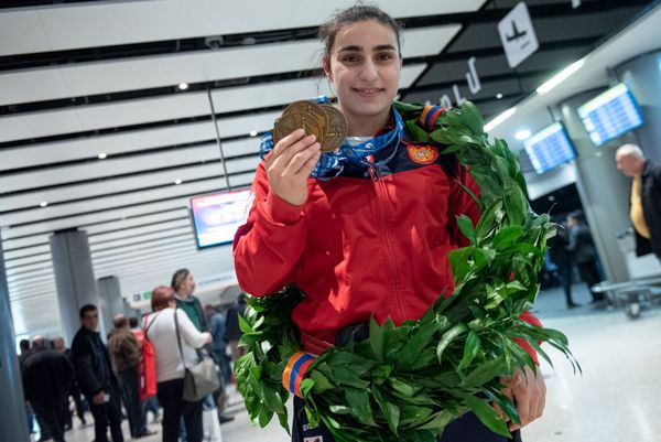 Встреча тяжелоатлетов в аэропорту Звартноц (29 октября 2019). Еревaн Встреча тяжелоатлетов в аэропорту Звартноц (29 октября 2019). Еревaн - Sputnik Армения