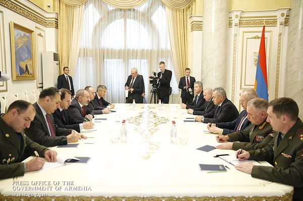 Պաշտպանության ոլորտում համագործակցությունն ակտիվ է. Փաշինյանն ընդունել է Շոյգուին Պաշտպանության ոլորտում համագործակցությունն ակտիվ է. Փաշինյանն ընդունել է Շոյգուին - Sputnik Արմենիա