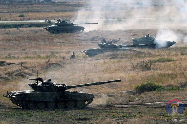 В Нагорном Карабахе прошли очередные батальонные военные учения В Нагорном Карабахе прошли очередные батальонные военные учения - Sputnik Армения