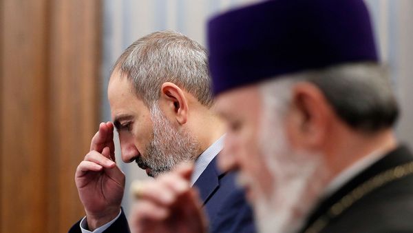 Премьер-министр Никол Пашинян посетил Первопрестольный Святой Эчмиадзин и встретился с участниками Высшего духовного совета (1 ноября 2019). Эчмиадзин - Sputnik Армения