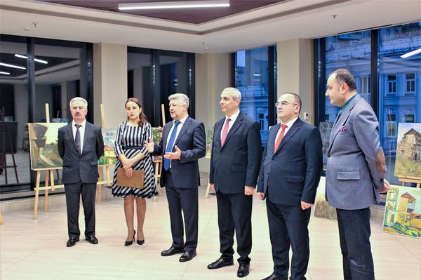 Մոսկվայում ներկայացրել են Արցախում արված կտավները. ներկա էին Մայիլյանն ու Տողանյանը Մոսկվայում ներկայացրել են Արցախում արված կտավները. ներկա էին Մայիլյանն ու Տողանյանը - Sputnik Արմենիա