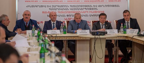 Круглый стол Роль ОДКБ в обеспечении региональной безопасности (4 ноября 2019). Еревaн - Sputnik Արմենիա
