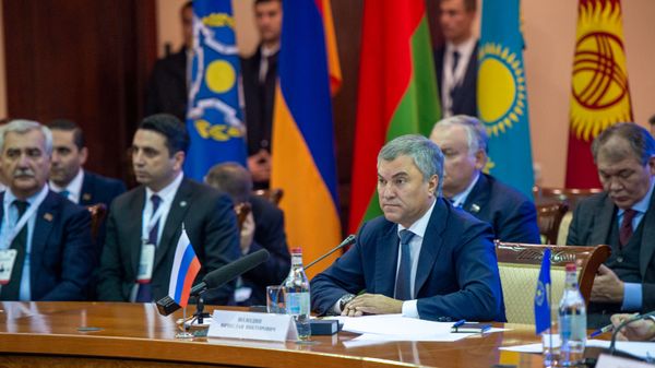 Председатель Госдумы России Вячеслав Володин на заседании Парламентской ассамблеи ОДКБ (5 ноября 2019). Еревaн - Sputnik Армения