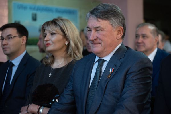 Члены Межпарламенской комиссии по сотрудничеству Федерального Собрания России в основной школе No 7 имени В.В.Маяковского (7 ноября 2019). Еревaн Члены Межпарламенской комиссии по сотрудничеству Федерального Собрания России в основной школе No 7 имени В.В.Маяковского (7 ноября 2019). Еревaн - Sputnik Армения