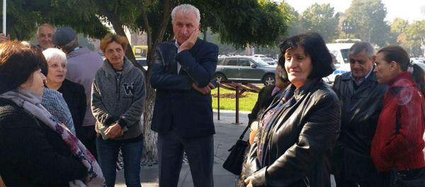 Пикет бывших сотрудников завода Наирит у Дома правительства (8 ноября 2019). Еревaн - Sputnik Արմենիա