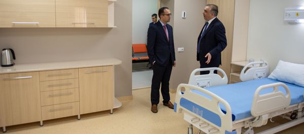 Директор МЦ Эребуни Арутюн Кушкян и министр здравоохранения Арсен Торосян во время открытия Европейского центра ядерной медицины (8 ноября 2019). Еревaн - Sputnik Արմենիա