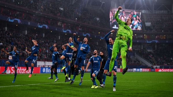 Игроки ФК Ювентус радуются победе в матче группового этапа Лиги Чемпионов УЕФА - Sputnik Армения