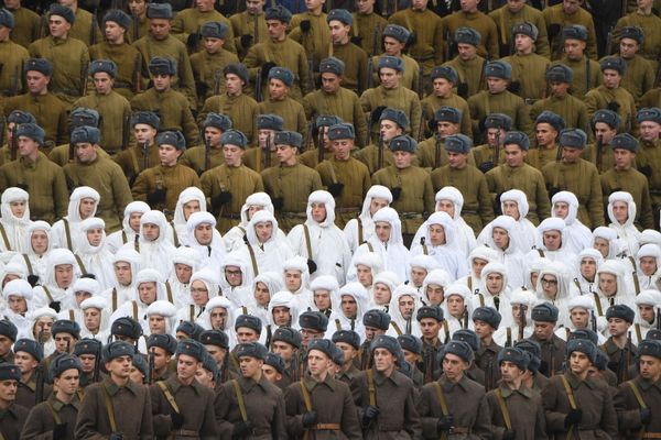 Участники марша, приуроченного к 78-й годовщине парада 7 ноября 1941 года на Красной площади - Sputnik Армения