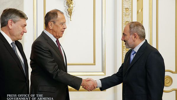 Премьер-министр Армении Никол Пашинян принял министра иностранных дел России Сергея Лаврова (11 ноября 2019). Еревaн Премьер-министр Армении Никол Пашинян принял министра иностранных дел России Сергея Лаврова (11 ноября 2019). Еревaн - Sputnik Արմենիա