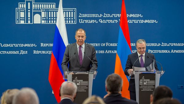 Главы МИД Армении и России Зограб Мнацаканян и Сергей Лавров на совместной пресс-конференции (11 ноября 2019). Ереван - Sputnik Արմենիա