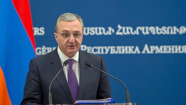 Министр иностранный дел Армении Зограб Мнацаканян на совместной пресс-конференции с российским коллегой (11 ноября 2019). Ереван - Sputnik Армения