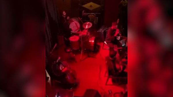 Марию Захарову поразил джаз-клуб в Ереване, а она поразила армян – видео Марию Захарову поразил джаз-клуб в Ереване, а она поразила армян – видео - Sputnik Армения