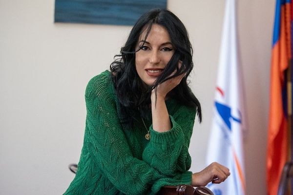 «Մտերիմներիցս մեկն ինձ ասաց՝ աղջիկ ջան, ուշքի արի...». անկեղծ զրույց Նաիրա Զոհրաբյանի հետ - Sputnik Արմենիա