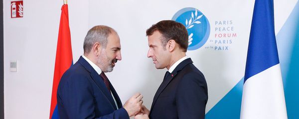 Премьер-министр Армении Никол Пашинян встретился с президентом Франции Эмануэлем Макроном в рамках Второго Парижского форума мира (12 ноября 2019). Париж Премьер-министр Армении Никол Пашинян встретился с президентом Франции Эмануэлем Макроном в рамках Второго Парижского форума мира (12 ноября 2019). Париж - Sputnik Армения