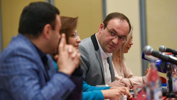 Пресс-конференция Арсена Бабаяна (14 ноября 2019). Еревaн - Sputnik Армения