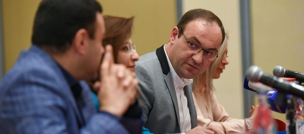 Пресс-конференция Арсена Бабаяна (14 ноября 2019). Еревaн Пресс-конференция Арсена Бабаяна (14 ноября 2019). Еревaн - Sputnik Армения