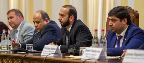 Делегация Национального собрания Армении во главе с Араратом Мирзояном во время встречи с коллегами Сената парламента Казахстана (14 ноября 2019). Еревaн - Sputnik Արմենիա