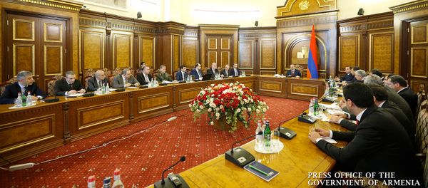 Заседание военно-промышленного комитета Армении под председательством премьер-министра Никола Пашиняна (14 ноября 2019). Еревaн - Sputnik Армения