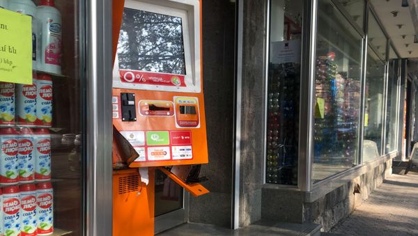 Взломанный платежный терминал компании Telcell на улице Закяна - Sputnik Армения