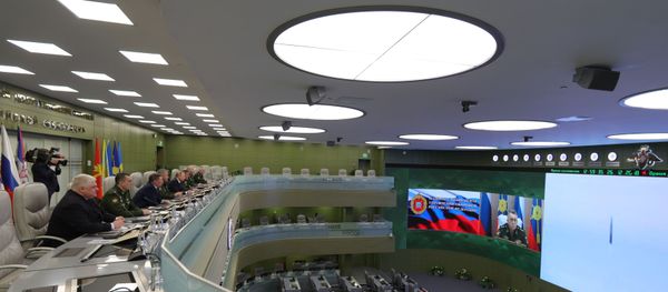 Президент РФ В. Путин посетил Национальный центр управления обороной РФ - Sputnik Армения