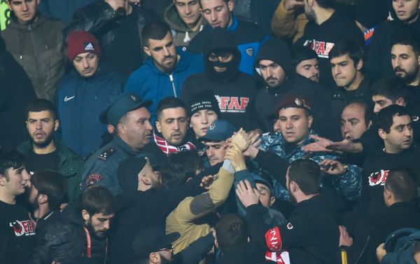 Потасовка на трибунах болельщиков сборной Армении во время футбольного матча отборочного тура Евро-2020 между сборными Армении и Греции (15 ноября 2019). Еревaн - Sputnik Армения