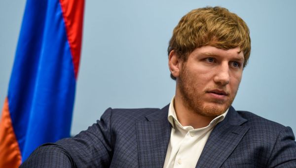 Церемония назначения Артура Алексаняна национальным послом ЮНИСЕФ в Армении (18 ноября 2019). Еревaн - Sputnik Արմենիա