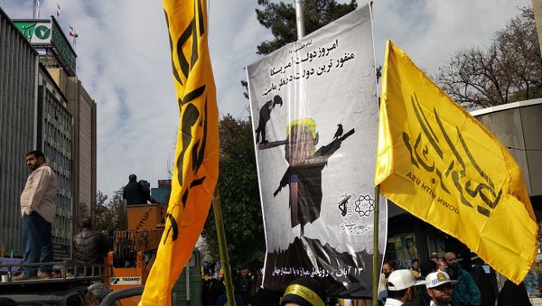 Участники антиамериканского митинга у здания бывшего посольства США в Тегеране (4 ноября 2019). Иран - Sputnik Армения