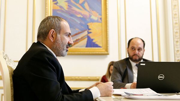 Совещание по законопроекту о высшем образовании и науки и предлагаемых изменений во главе с премьер-министром Николом Пашиняном (18 ноября 2019). Еревaн - Sputnik Армения