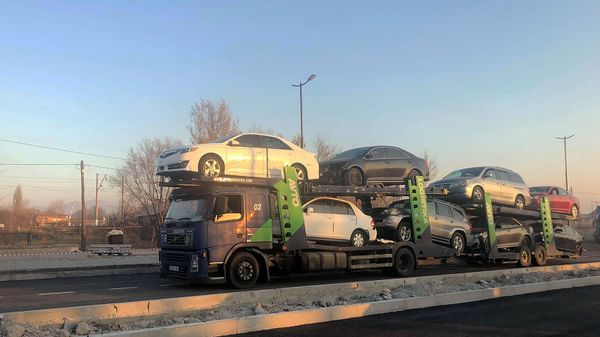 Автотранспортер у таможенного терминала в Гюмри Автотранспортер у таможенного терминала в Гюмри - Sputnik Армения