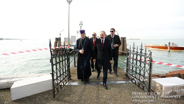 Премьер-министр Никол Пашинян посетил остров Святого Лазаря (20 ноября 2019). Венеция - Sputnik Армения