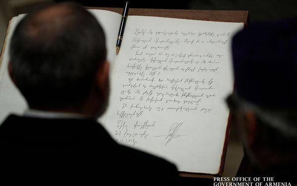 Премьер-министр Никол Пашинян посетил остров Святого Лазаря (20 ноября 2019). Венеция Премьер-министр Никол Пашинян посетил остров Святого Лазаря (20 ноября 2019). Венеция - Sputnik Армения