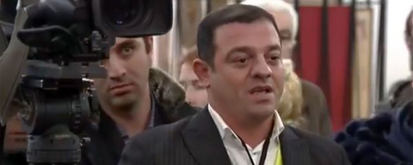 Зашедший в армянскую церковь азербайджанский блогер Зашедший в армянскую церковь азербайджанский блогер - Sputnik Արմենիա
