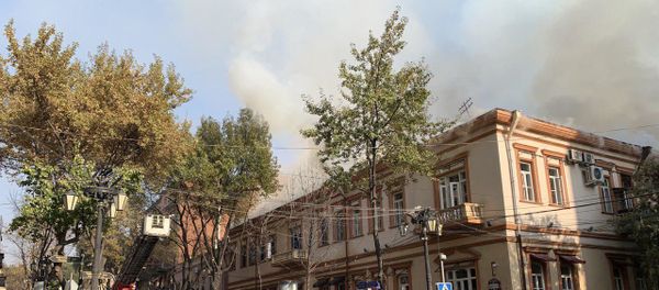 Пожар на перекрестке улиц Абовяна и Пушкина (21 ноября 2019). Еревaн - Sputnik Армения