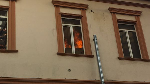 Пожар на перекрестке улиц Абовяна и Пушкина (21 ноября 2019). Еревaн - Sputnik Արմենիա