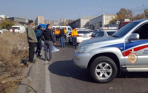Дорожно-транспортное происшествие на улице Давида Бека (21 ноября 2019). Еревaн Дорожно-транспортное происшествие на улице Давида Бека (21 ноября 2019). Еревaн - Sputnik Армения