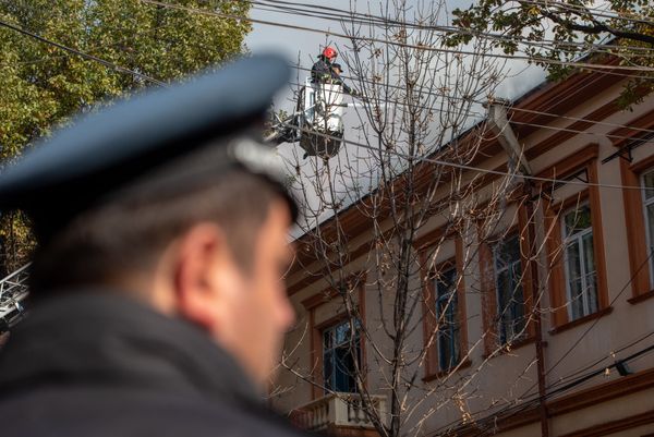 Пожар на перекрестке улиц Абовяна и Пушкина (21 ноября 2019). Еревaн - Sputnik Армения