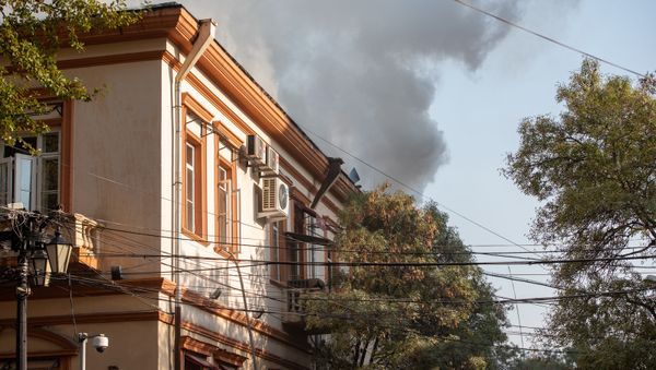 Пожар на перекрестке улиц Абовяна и Пушкина (21 ноября 2019). Еревaн - Sputnik Արմենիա
