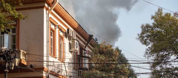 Пожар на перекрестке улиц Абовяна и Пушкина (21 ноября 2019). Еревaн Пожар на перекрестке улиц Абовяна и Пушкина (21 ноября 2019). Еревaн - Sputnik Արմենիա