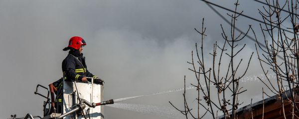 Пожар на перекрестке улиц Абовяна и Пушкина (21 ноября 2019). Еревaн - Sputnik Արմենիա