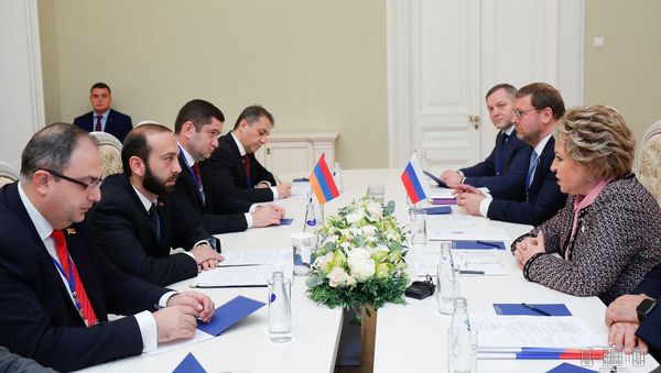  Встреча председателя Национального Собрания Армении Арарата Мирзояна с председателем Совета Федерации РФ Валентиной Матвиенко (21 ноября 2019). Санкт-Петербург - Sputnik Армения